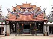 不景氣　廟宇點燈香油錢不減反增