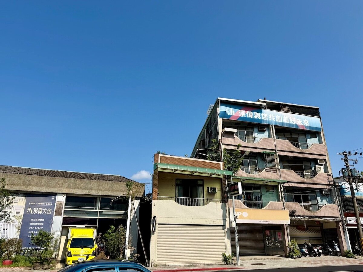 內湖新明路隨產業轉型,透過變更為產業生活特定專用區,為老舊工業住宅都更帶來新契機。圖/好房網News記者蔡佩蓉