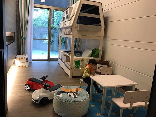 麻衣得意放上為孩子精心設計的兒童房。(翻攝自佐藤麻衣臉書)