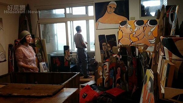 5. 居家幾乎滿屋都是作品,自成藝術化天地。