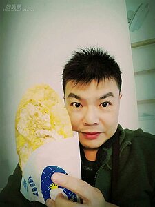 8.王湧因喜愛美食，結合宜蘭三星蔥研發出飛彈型蔥油餅。