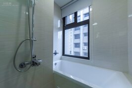 可淋浴也可泡澡的浴室，在寒冷的冬季是最佳的享受。