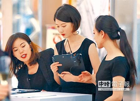 
財政部昨日表示將於2019年完成修法，薪資扣除額改採雙軌制，最遲2020年5月報稅時適用，屆時一位年薪50萬元單身上班族，將可節省1100元。（本報資料照片）
 