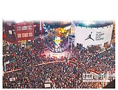 台北燈節人潮擠爆　店家笑呵呵