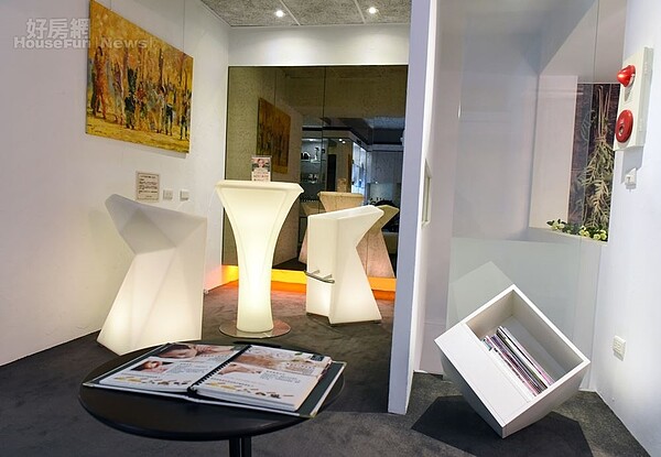 7.楊伊湄也精心挑選了幾件特色傢俱搭配,呈現溫潤的高質感。