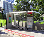 候車亭設燈號 公車不過站