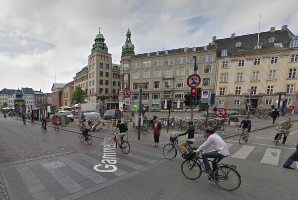 哥本哈根「腳踏車優先於汽車」的街道。（圖片擷取自Google Map）