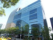 遊覽車翻車事故　初步統計總理賠逾三億