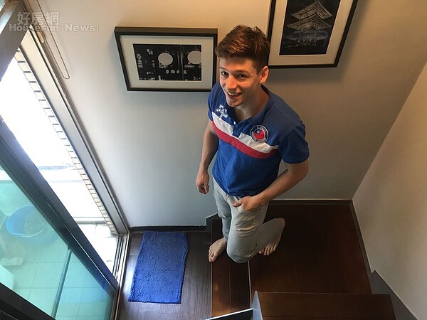 3.仲思齊目前住在西門町電影主題公園附近的大廈中,為挑高的樓中樓格局。