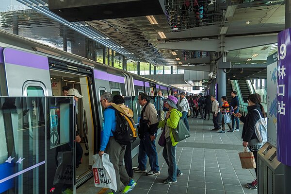 機捷開始收費營運後，林口站搭車人次明顯減少不少。（好房網News記者張聖奕／攝）