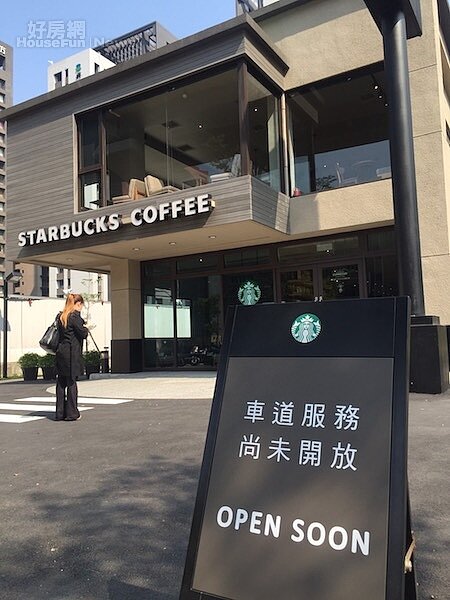 新莊思源路星巴克。(好房網News記者蔡佩蓉攝影)