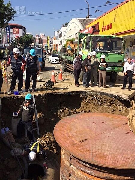 台北市自來水事業處,擴大招募機電工程員和機電工程技術士,總共提供45名職缺,一級工程員月薪約41K。 (圖片取自林佳龍臉書)