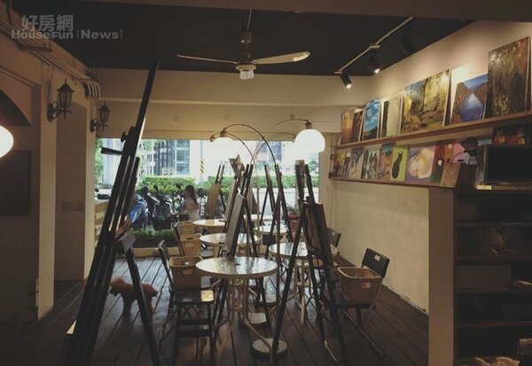 2.	梅也家畫室不像教室，而像咖啡廳。
