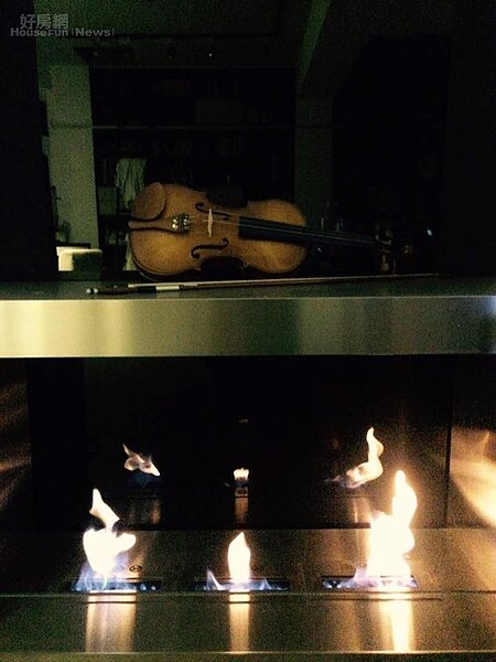 6. 以小提琴和燭火增添氛圍。