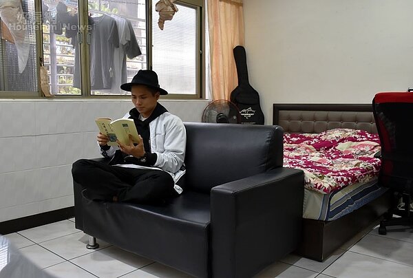 2.目前三重住處是劉家成在租屋網站找到的,附近生活機能佳,走路就可以到菜寮捷運站。