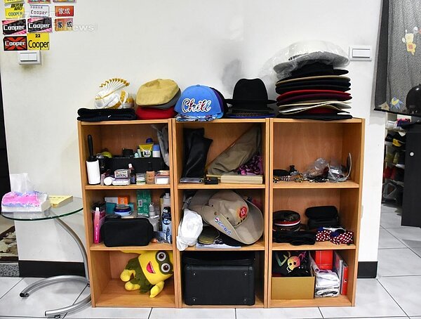 6.劉家成偏愛搭配帽子做造型,也收集了滿滿一整櫃帽子。