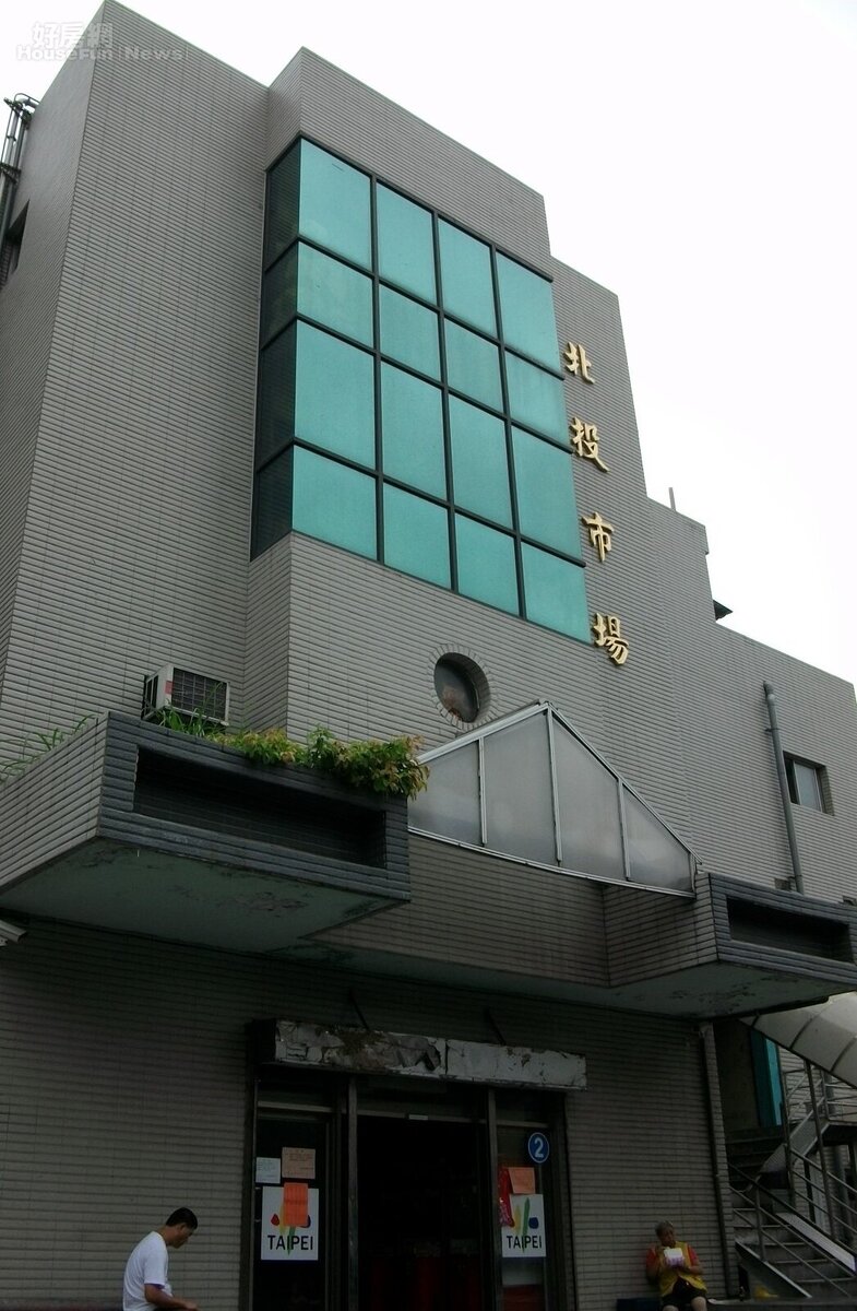北投中繼市場自111年10月25日起試營運，111年11月9日正式開幕，分為A至D棟，計481攤，北投中繼市場在原本舊市場的對面。圖／台北市政府