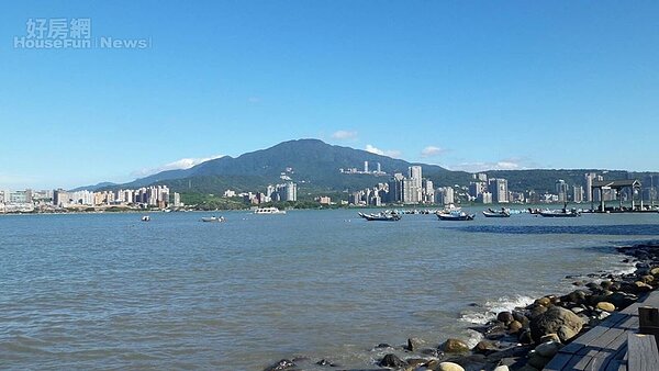 5.	淡水有獨特的海景，與市區相較清靜悠閒許多。
