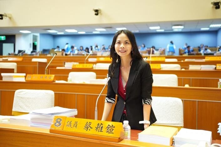 蔡蕥鍹議員縣政總質詢,關心大新竹輕軌紫線規劃與交通瓶頸。圖/新竹縣政府提供