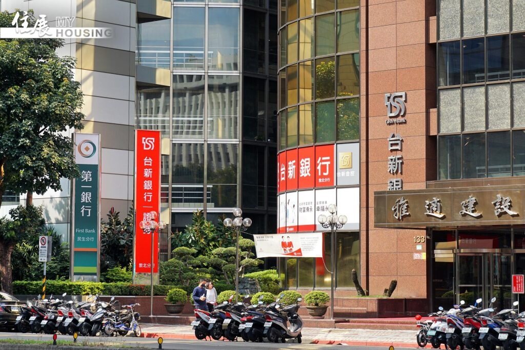 近期房貸排隊、銀行積極攬存,引發外界對銀行資金是否吃緊的疑慮。示意圖
