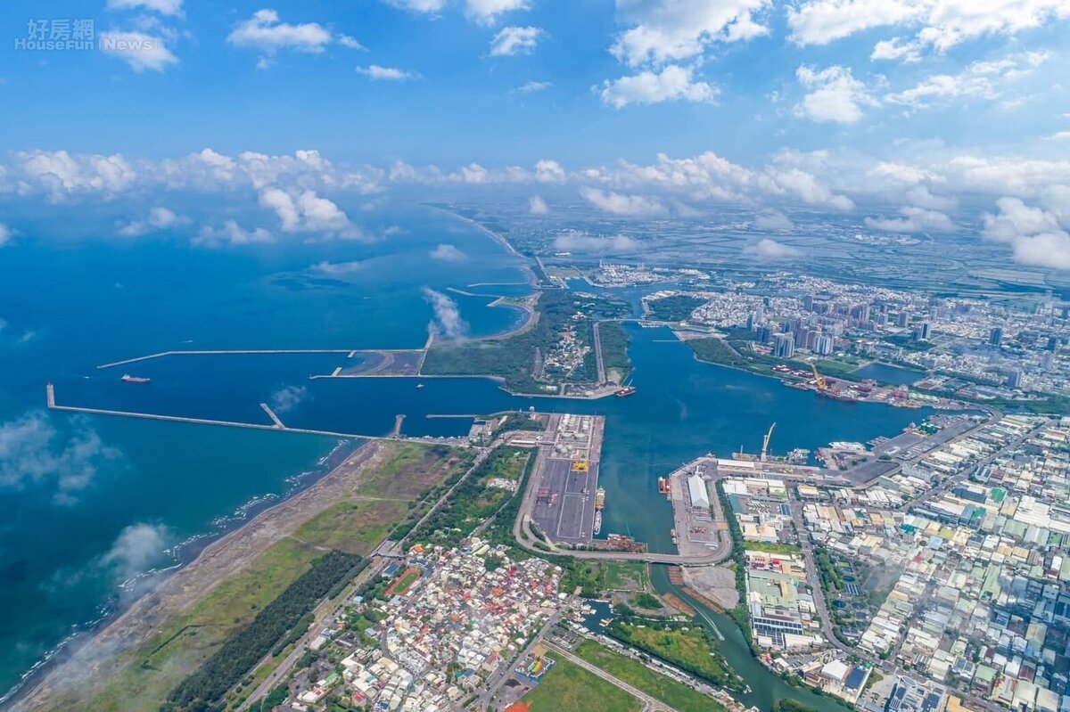 台南安平港及其周邊區域全景。圖/台南市政府提供