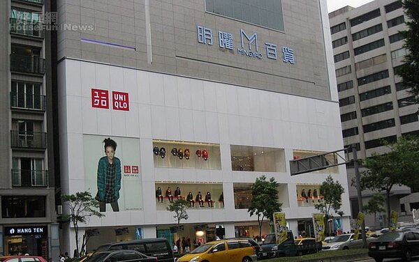 2. POPO與家人同住在明曜百貨附近,出門就可以逛街。