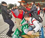 228陳抗　毆警、燒國旗全遭函辦