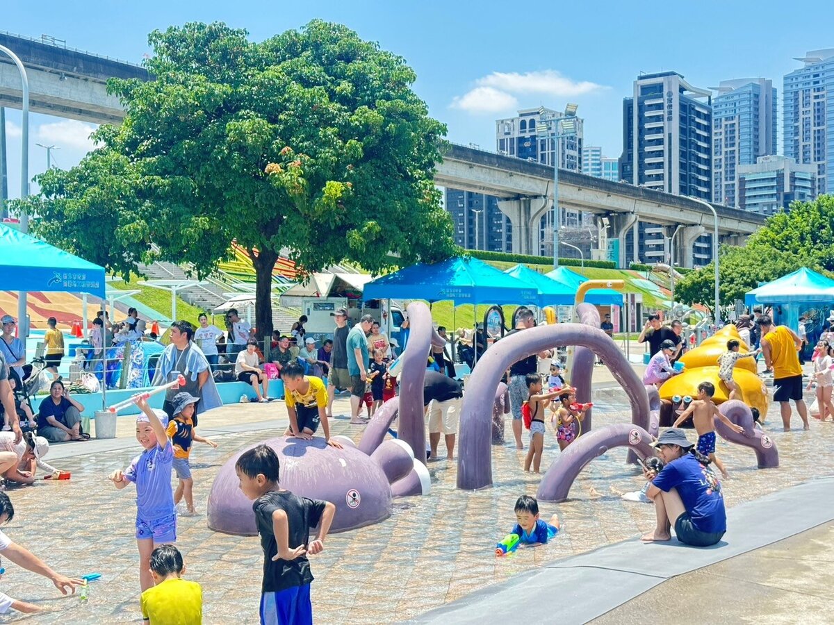 海世界水樂園每年都吸引大批民眾玩水。圖/新北市政府提供
