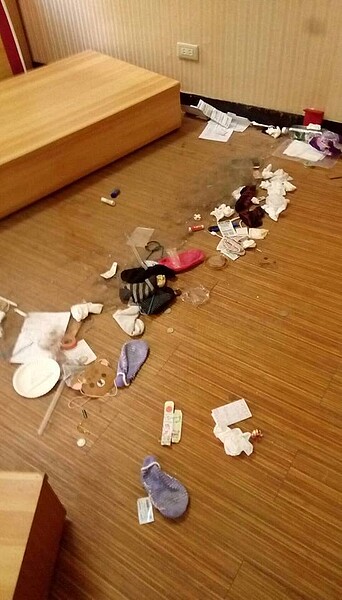 女學生把租處用得一團亂,讓網友氣得上網發文。(翻攝自爆料公社)
