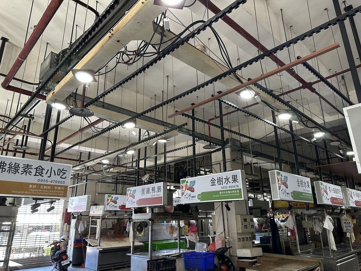 大甲第二公有零售市場空調設備建置工程。圖/台中市經發局提供