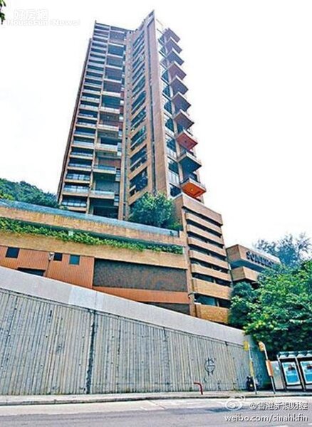 2. 香港島南區知名豪宅「怡峰」屋齡逾20年，在港島中古屋市場依舊搶手。（翻攝自香港新浪財經微博）