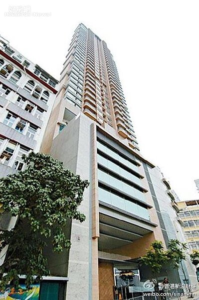4.「怡峰」標榜公共設施少,因屬複合式高挑設計,一推出後轟動全港。(翻攝自香港新浪財經微博)