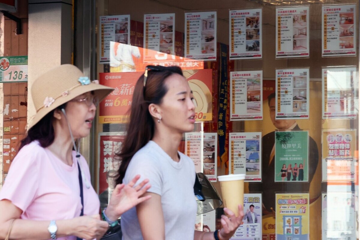 台北市不動產開發公會以房市面臨「60年最慘」為由呼籲政府解除第二戶貸款管制並提高豪宅門檻,但房板網友直指房價根本沒跌,紛紛開酸「降價賣就解決了」。記者蘇健忠/攝影