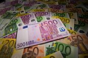 單一貨幣設計師警告：歐元是行將崩塌的「紙牌屋」