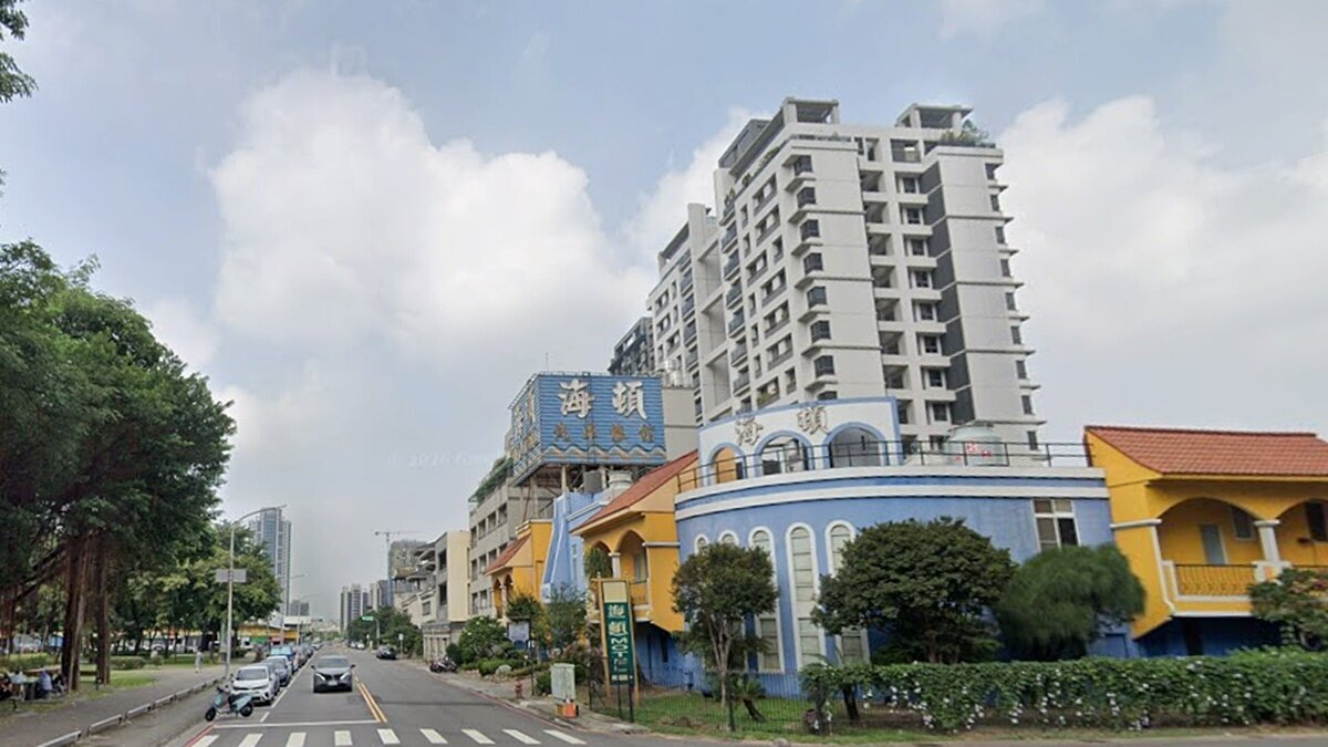 當重劃區大面積土地逐漸被建商購入，成熟商圈內的汽車旅館、餐廳、停車場及老舊建築，將成為下一階段的獵地重點。圖／google map