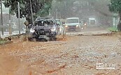 台東豪雨又變汪洋　騎士落水昏迷