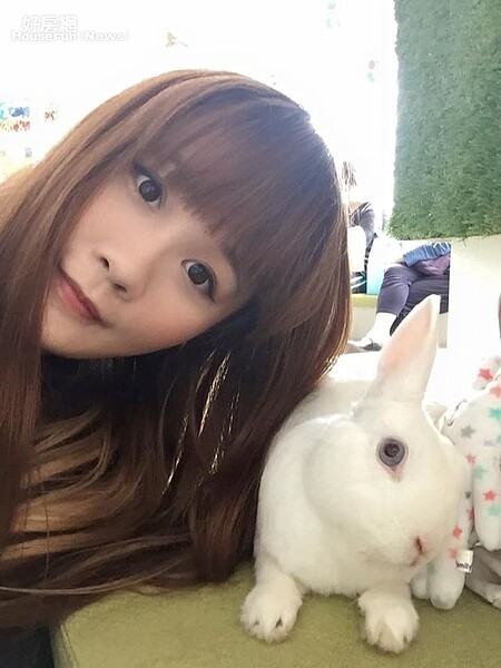 1.網路人氣插畫家不死兔,經常透過筆下可愛萌兔角色,與粉絲分享生活上各種趣事。