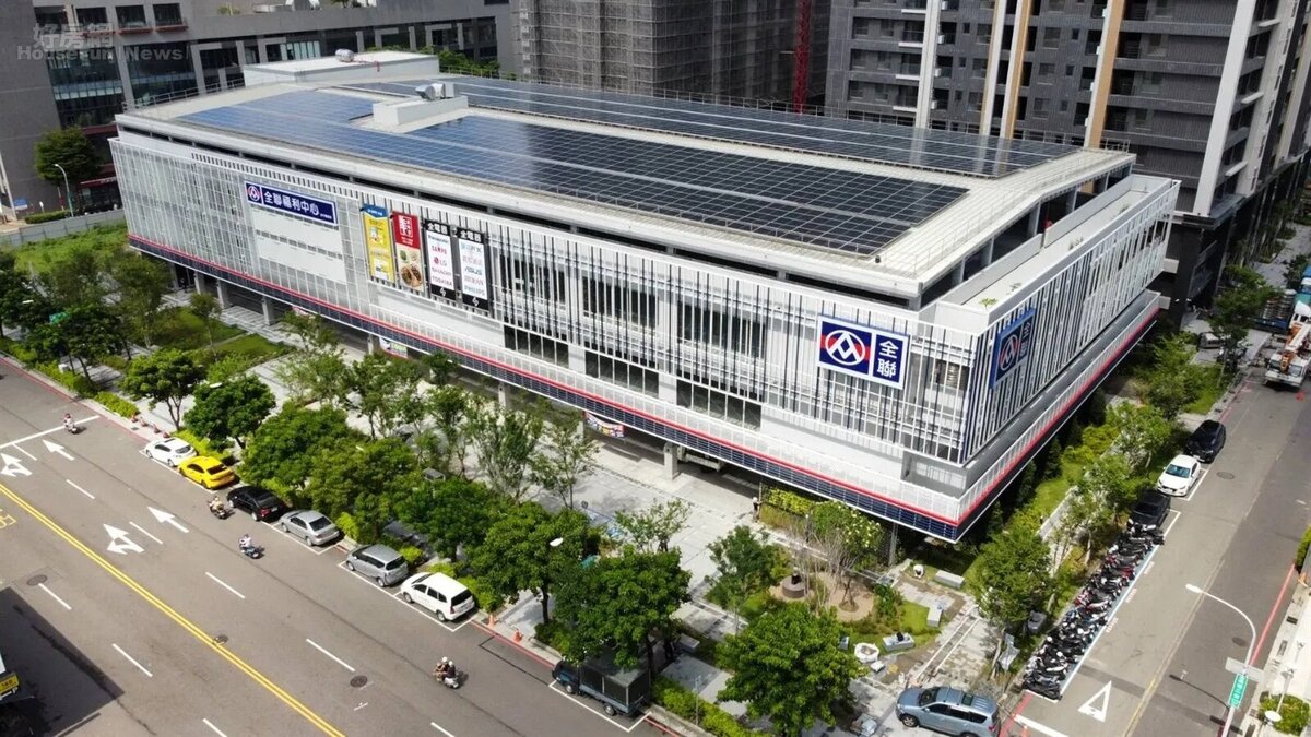 台中市東區全聯進德店規劃地上四層，除一樓全聯賣場及電器品牌專櫃外，二樓將規劃餐飲服務，三樓則引進健身工廠，也導入全電器、全酒窖等特色專區。圖／全聯福利中心