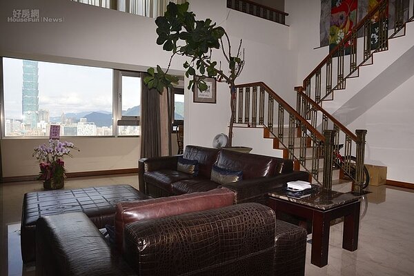 4-5.從客廳向外望,101美景近在眼前。