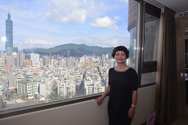 4-5.從客廳向外望,101美景近在眼前。