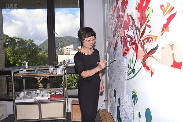 9.畫室是林桂華的自由天地與顏料的實驗室。