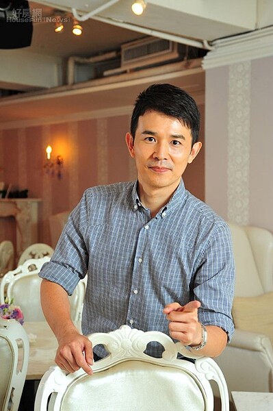 1.謝向榮獨具慧眼買下台北小巨蛋附近中古公寓,晉升有殼一族。(翻攝自謝向榮臉書)