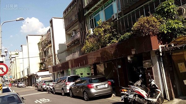 2.小巨蛋附近巷弄內有不少老舊公寓,謝向榮就愛上那裡的寧靜生活環境。