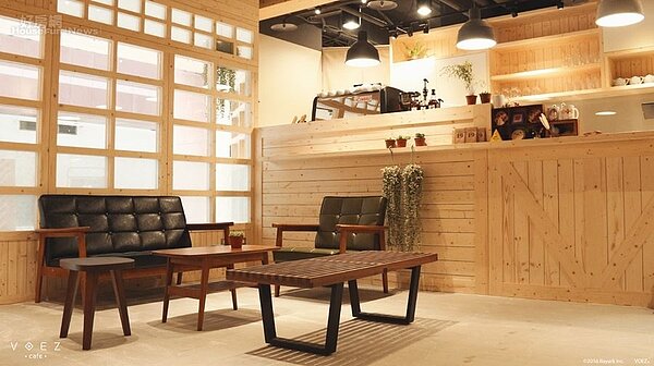 
4.	裝潢以木頭為主架構，內部桌椅也以木頭材質為主。