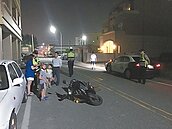 永安里流浪狗追車　2人摔傷