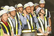 谷風隧道貫通　林全：蘇花改108年全線通車