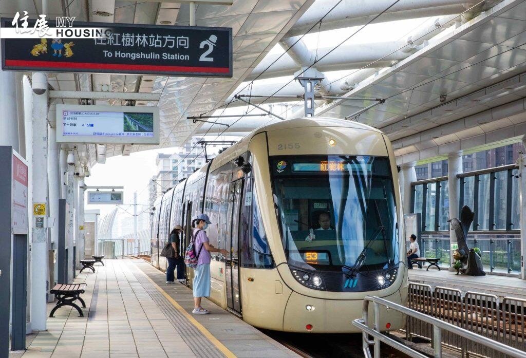 捷運依運量、道路及土地等條件，可採平面、高架或地下等不同型式。圖為淡海輕軌
