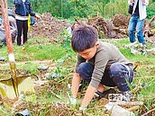 暖暖水源地　植下千株苗木