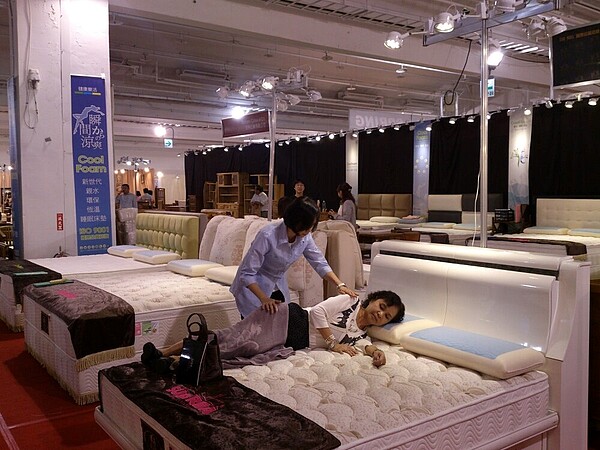 台南市家具展捐贈300套愛心書桌 好房網news