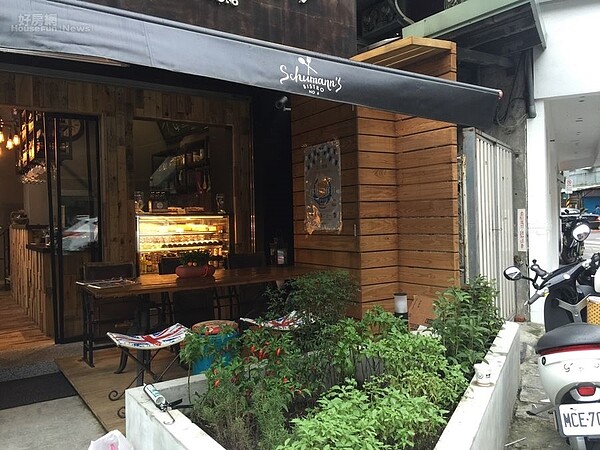 3.「Schumann's Bistro No. 6」一樓外種有薄荷等食用植物。
